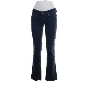 snygga low waist jeans med helt ny skick. Säljer dem pågrund av att de var för små 🌸
