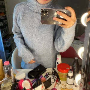 Ullblandning, stickad tröja - Ullblandning, håller dig varm på vintern. Från nakd