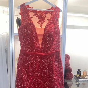 Maxiklänning/festklänning strl 42-44 - ‼️Video finns men går ej att ladda upp‼️ festklänning 42-44 använd endast en kväll.