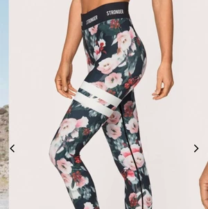 Stronger tights i nyskick - Säljer då jag inte använder dem. Använt dem max 5 gånger så i nyskick. Storlek S och passar mig som är 172cm men passar definitivt någon som är längre då dem är väldigt stretchiga. Ordinarie pris 800kr, mitt pris 250kr. Köparen står för frakt