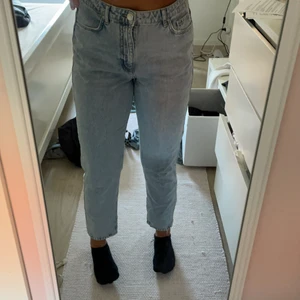 Mom jeans🤍 - I storlek 42 men passar mig som är 40 också säljer då det it är min stil längre. 100 + frakt 🤍🤍