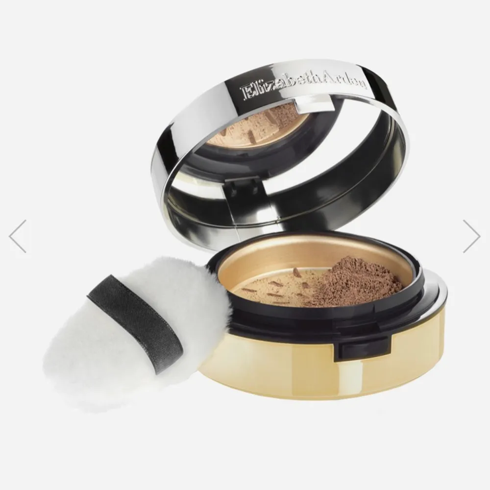 Säljer helt ny och oöppnad Elizabeth Arden Pure Finish Mineral Powder Foundation med SPF20. Färg 09 som är perfekt att använda under sommaren för att få mer färg i ansiktet eller en mer bronzy look. Funkar super till countor med 🌞 Kan mötas upp eller frakta. Köpt för 445 kr, säljer för endast 150 kr. . Övrigt.