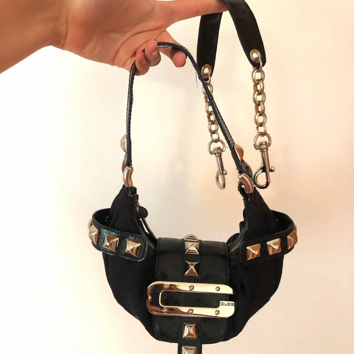 Guess handväska  - 90
