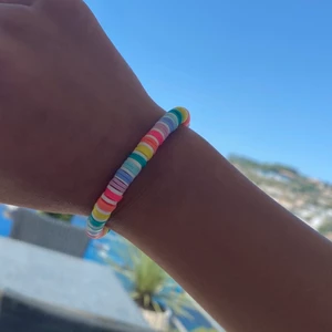 Rengbågit armband 🌈❤️🧡💛💚💙💜💖 - Säljer detta supar fina armband för 39kr🌈