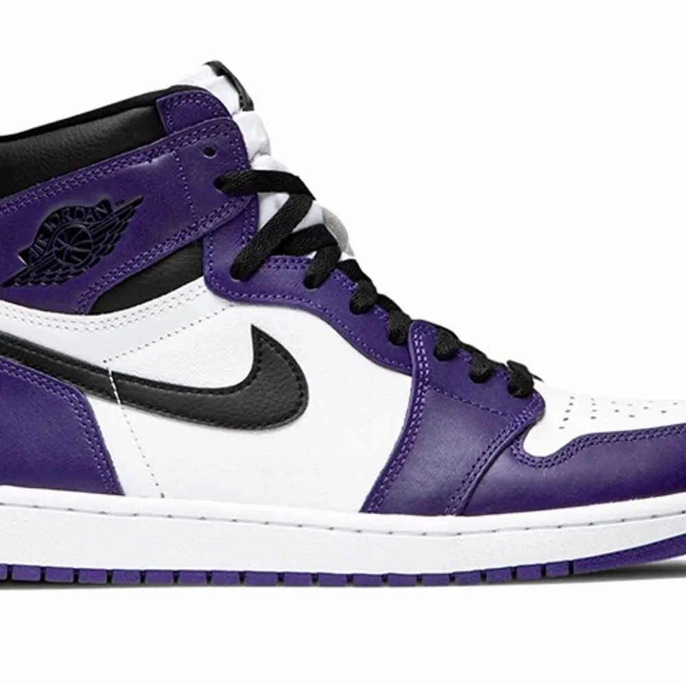 Jordan 1 court purple från stockX. Storlek 38. Budgivning sker om fler är intresserade. Skorna är använda . Skor.