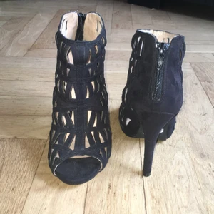 Bianco pumps  - Svarta högklackade pumps av märket Bianco. Storlek 36