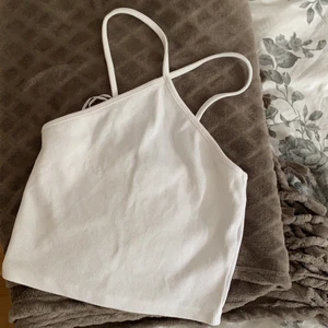 Top från Zara - Använd endast 1 gång o säljer för att den inte kommer till användning!  Strl. M men passar S också