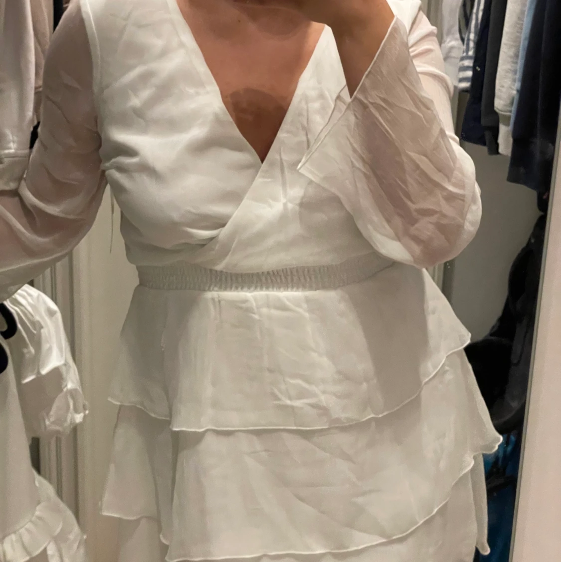 Vit klänning med volanger - 90