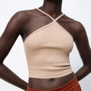 Zara topp - Säljer mitt linne från Zara då det inte kommer till användning, det är storlek S. Buda på!