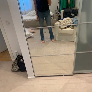Bootcut Jeans Gina Tricot - Storlek: S från Gina Tricot väldigt sköna använda cirka 5 gånger. Köpte för cirka 2 år säljer pga av liknade jeans.