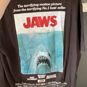 Mörkgrå JAWS t-shirt - fett snygg men använder ändå aldrig?