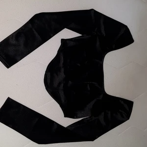 Storlek S - Helt ny, har icke använt den. Fint skick och inga skador.