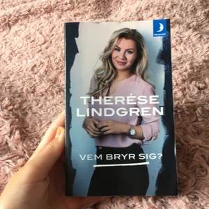 Therese Lindgrens bok: Vem bryr sig? - Säljer Therese Lindgrens bok som heter: Vem bryr sig? Har läst it den många gånger så de är nog dax att den får ett nytt hem nu, boken handlar om veganism och Therese Lindgrens liv. Det är en av de mest intressanta böcker jag läst, efter jag läst den blev jag vegetarian 🌱💝. Om du skulle vilja pruta till bra pris är de tillåtet.