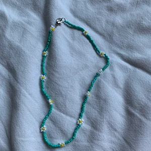 Halsband - Halsband som jag har gjort själv😝 priset ligger på 89kr och frakten är inkluderat. Så inga extra kostnader tillkommer. Betalning sker via swish och jag står ej för postens slarv‼️
