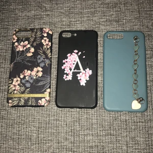 Säljer mobil skal  - Säljer mina mobil skal nu har använts 1-5 gånger. Det svarta och ljusblå skalet med hjärtan är från SHEIN och det ändra blommiga skalet är från RICHMOND & FINCH.