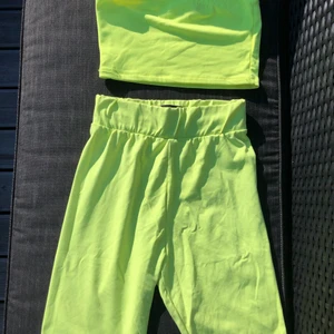 Neon green set - Denna neon green set det är från Carlings och har använts väldigt sällan. Säljer den för 150kr