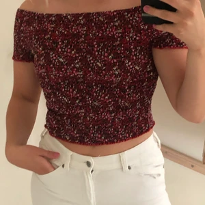 Only - Offshoulder topp från only i storlek S men man kan även ha den om man är en M/L. Köparen står för frakten💖