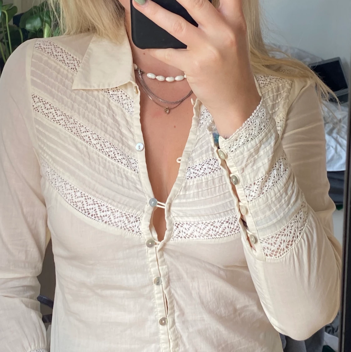 Söt skjorta med spets