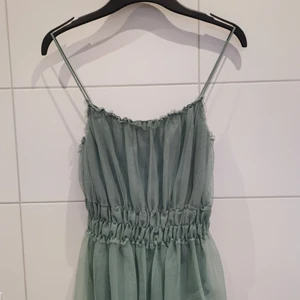 Mintgrön linne  - Linne i färgen mintgrön från H&M i storlek S. Använd 3-4 gånger. Så söt och skön! 💚 