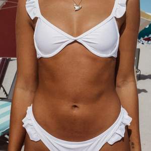 Säljer min fina bikiniöverdel som är från Hanna schönbergs kollektion med meloonpro. Väldigt fint skick då den bara är använt fåtal gånger. Skriv för mer info eller bilder, köpare står för frakt 💫