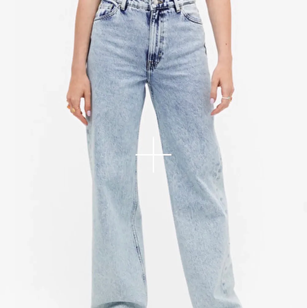 Blåa super snygga jeans i storlek 40! Endast använd när jag testade dem, säljer dem pågrund av att dem va för stora för mig!. Jeans & Byxor.