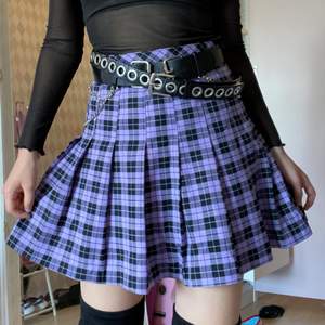 Super söt kjol! Vill sälja för att jag använder den aldrig. Skicka en meddelande om du är intresserad!