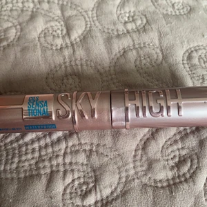 Sky high mascara  - Säljer min sky high mascara pågrund av att jag råka beställa 2st. Helt oanvänd. Skriv privat om du är intresserad 🥰 mascara den är även vattenfast