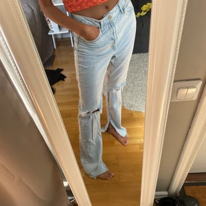 Zara jeans  - Skit snygga jeans från zara. Storlek 38. Säljer på grund  av att dom är lite för stora för mig. Aldirg använda 🤍 63kr frakt 