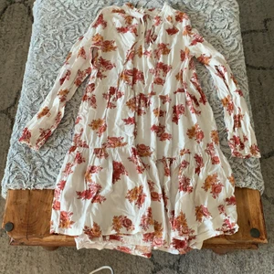 Tunika - Tunika, slutar ovan låret.