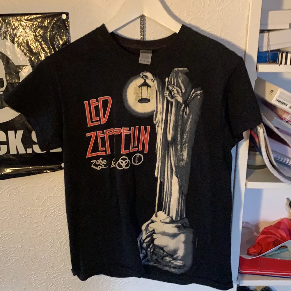 Led Zeppelin tröja från shock! Används inte längre då jag inte lyssnar på dem längre. T-shirts.