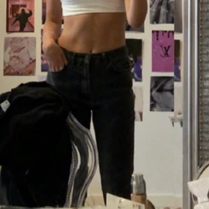 Jeans - Skit snygga gråa jeans, köpta utomlands! Skriv för mer bilder osv❤️