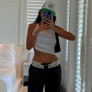 Dickies  - Dickies Knee Work Pants Black - 30/32. Köpta här på Plick och enbart testade, tycker dom var för korta för mig som är 175 cm, har strl 38/40 på andra byxor och dom här var lite för små för min smak dessutom 🖤 80 cm innerbenslängd