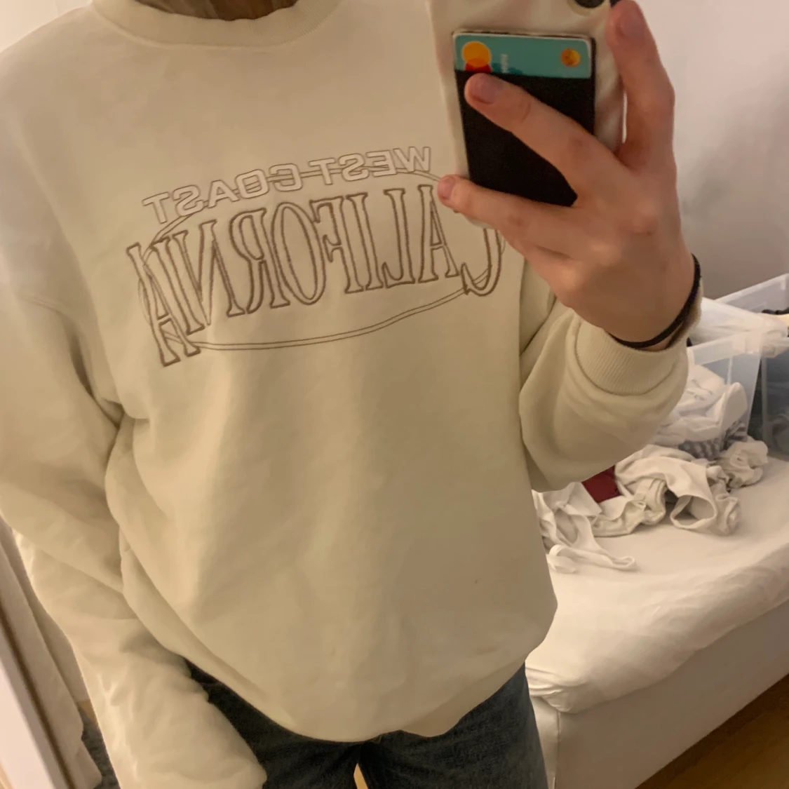 Ljus beige tröja från stradivarius. - 90