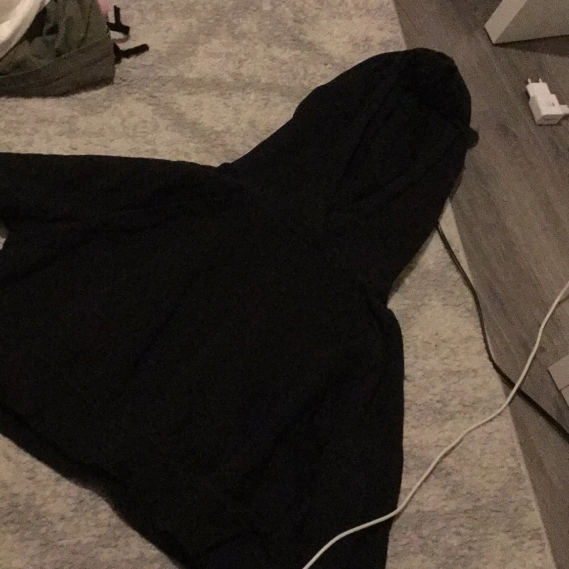 Svart croppad hoodie - 90