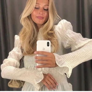 Finaste toppen från & other stories  - Säljer nu min fina och populära topp från & other stories. Aldrig använd bara testat hemma en gång❤️ nypris 890. Säljer för bra bud, köp direkt 600kr 