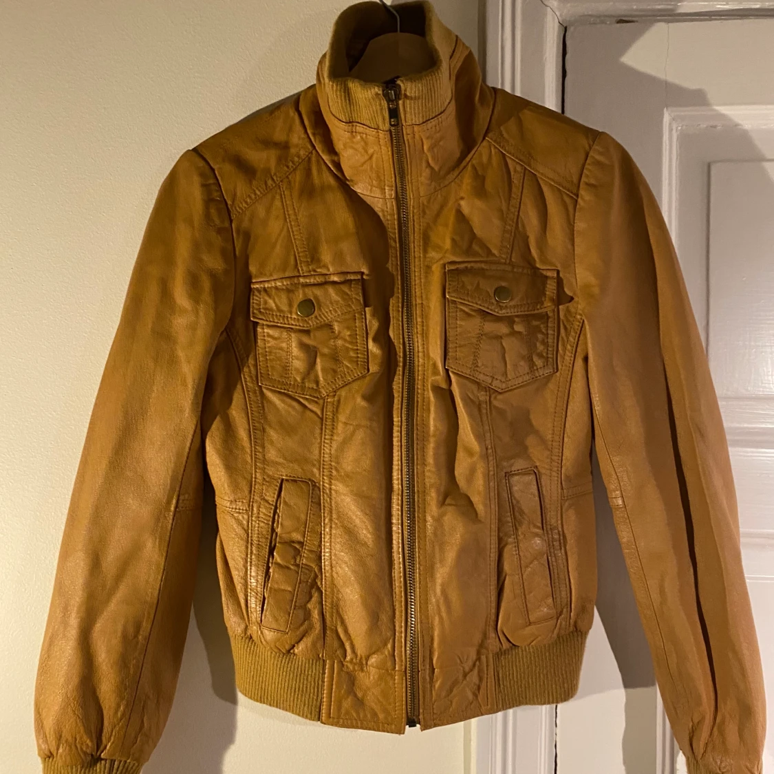 Ljustin läderjacka  - 90