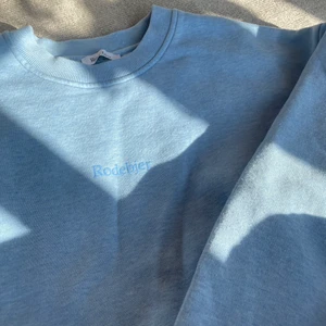 Jättefin tröja i stl S  - Super fin tröja som tyvärr inte kommer till användning pågrund av att jag växt ur den! 💕💕 Inköpt för 1200. Köparen står för frakt 