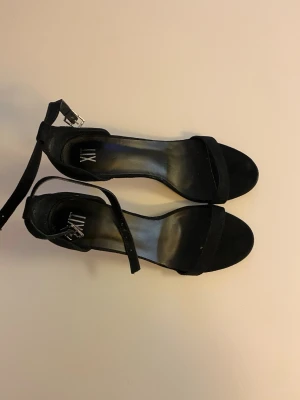 Svarta klackar - Använts fåtal gånger, super fina på.