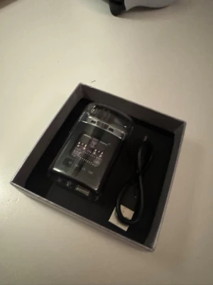 Tändare  - Snygg tändare, använt 1 gång laddas med USB lite då och då. Tillkommer laddare när paketet skickas.         Pris kan diskuteras! 