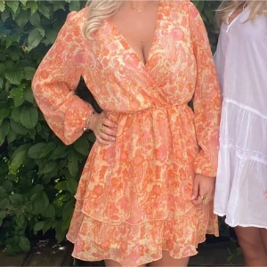 Super fin sommarklänning  - Säljer denna super fina klänning från newyorker!!🪸🍑🧡
