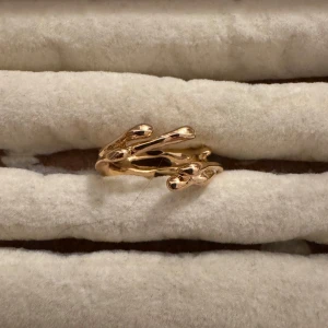 Guldfärgad ring med unik design - Justerbar 