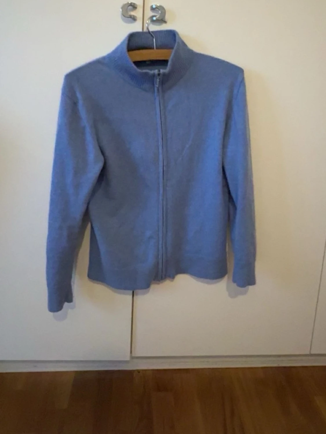 Cashmere zip