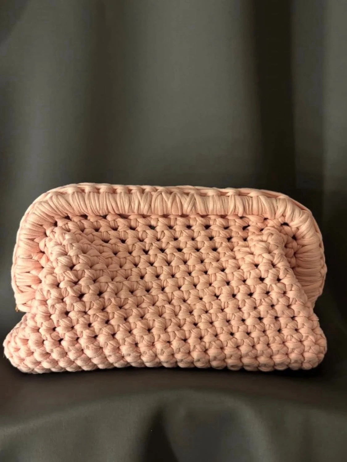 Ljusrosa virkad clutchbag