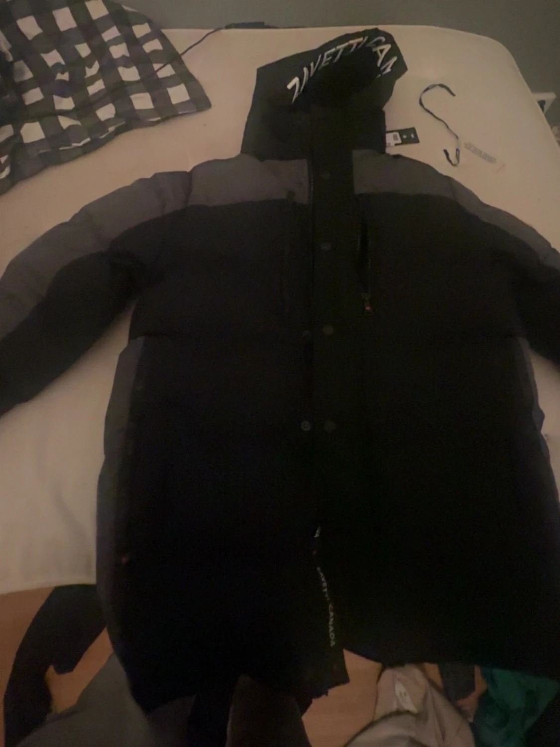 Svart dunjacka från Zavetti Canada