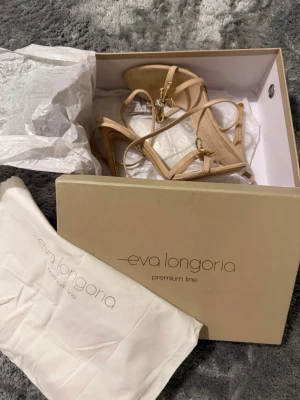 Eva Longoria sandaler  - Världens vackraste sandaler. Helt nya!!! Storlek 39!