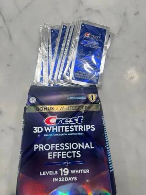 Crest whitestrips - Äkta Crest white strips. Helt ny förpackning med 19+2 behandlingar. Köpt i USA i somras.