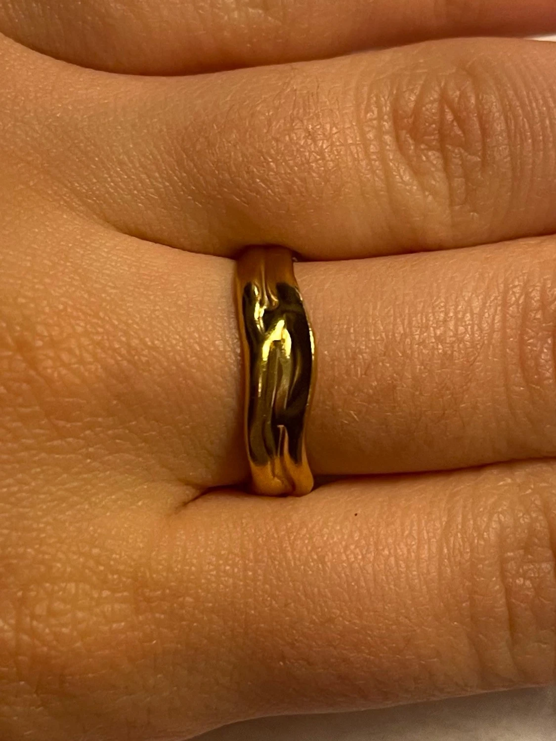 ✨Guldfärgad vågig ring✨ - 2