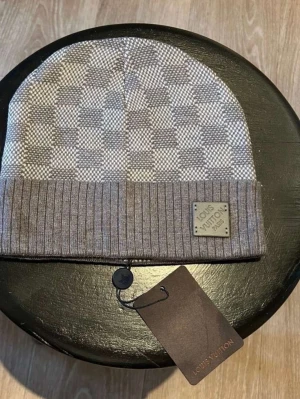 LV mössa Grå  - Lv mössa grå, kom privat för fler info och bilder 