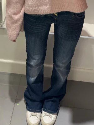 Cheap monday jeans  - Supersnygga cheap monday jeans köpta på weekday!💓26/30. Lite nötta längst nere se sista bild