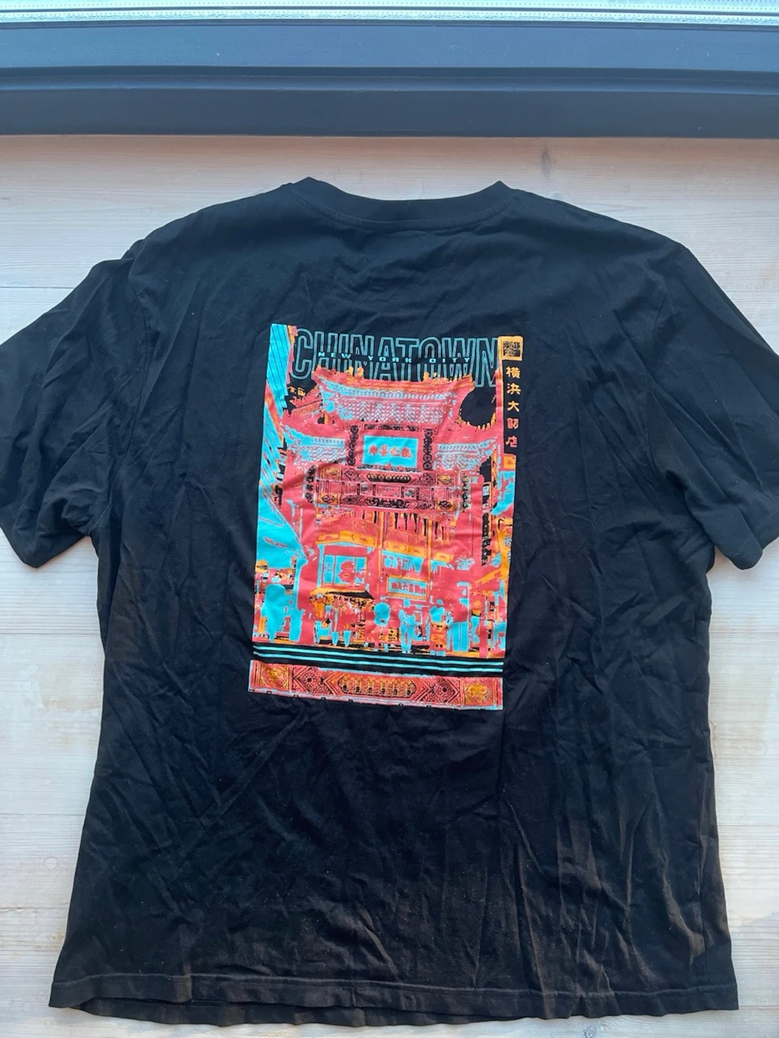 Svart t-shirt Urban Threads strl L med ryggtryck